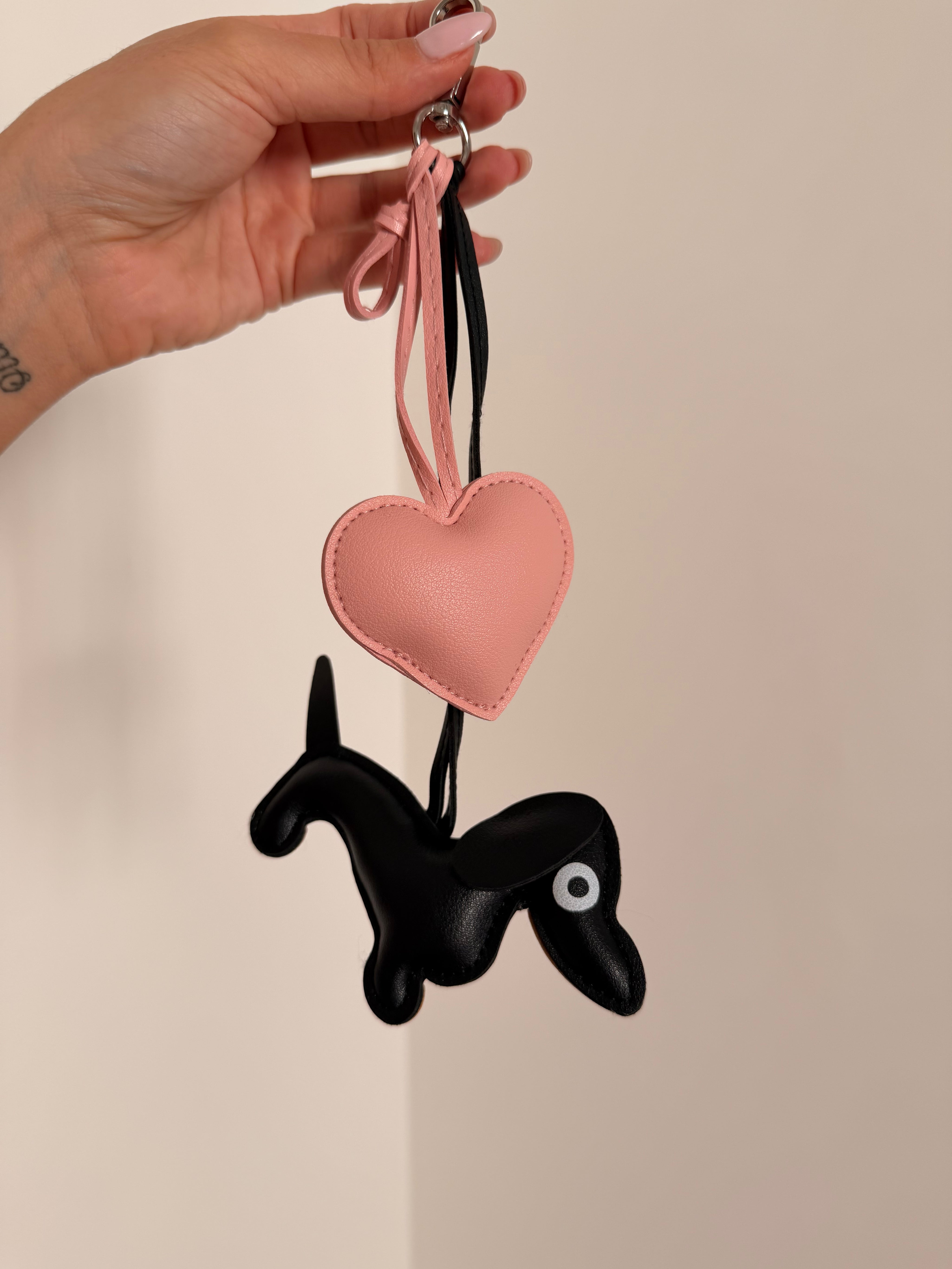 Charm Pack  Borsa Bassotto Nero con Cuore Rosa