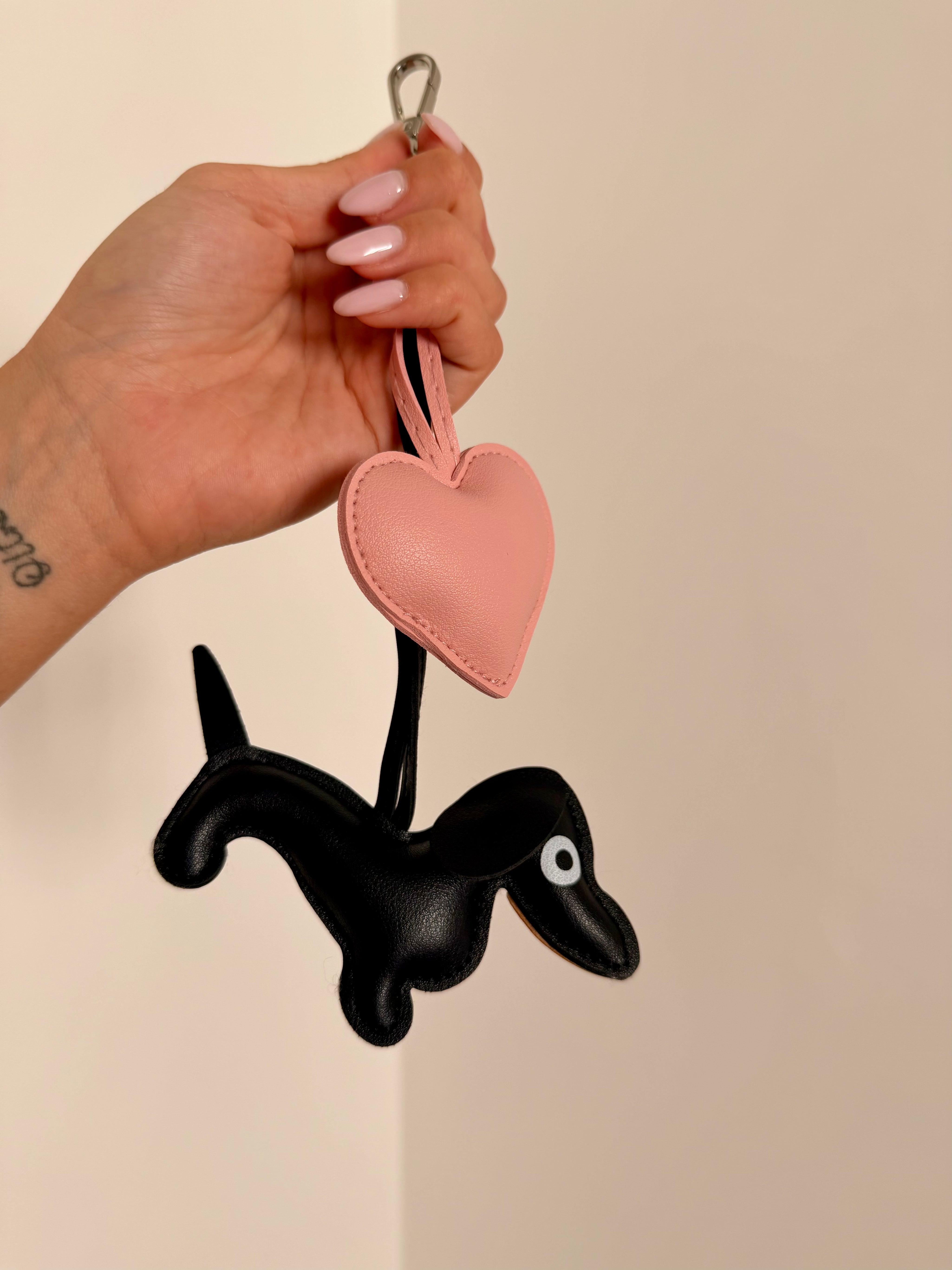 Charm Pack  Borsa Bassotto Nero con Cuore Rosa