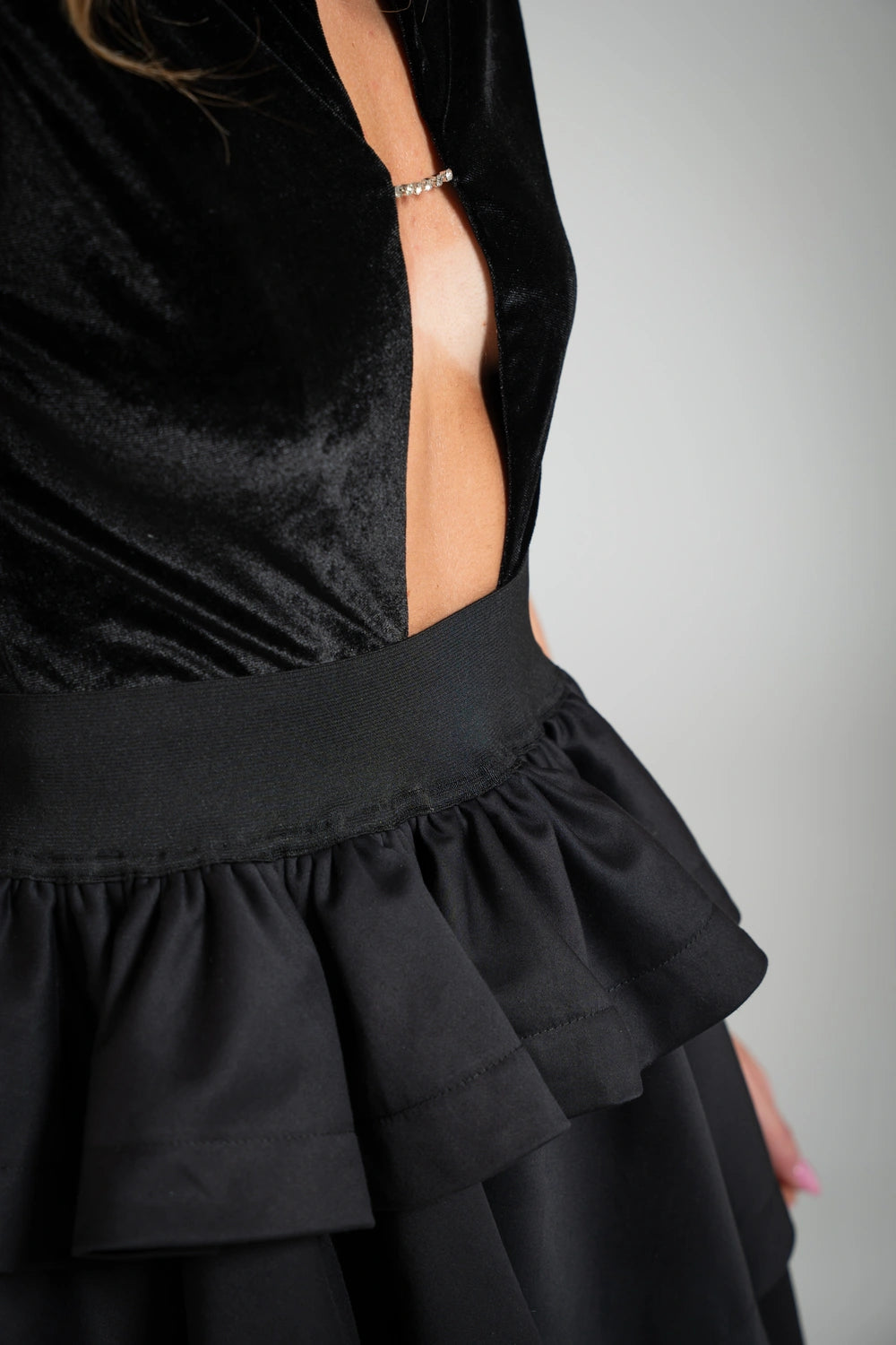 Gonna nera balze Sailens